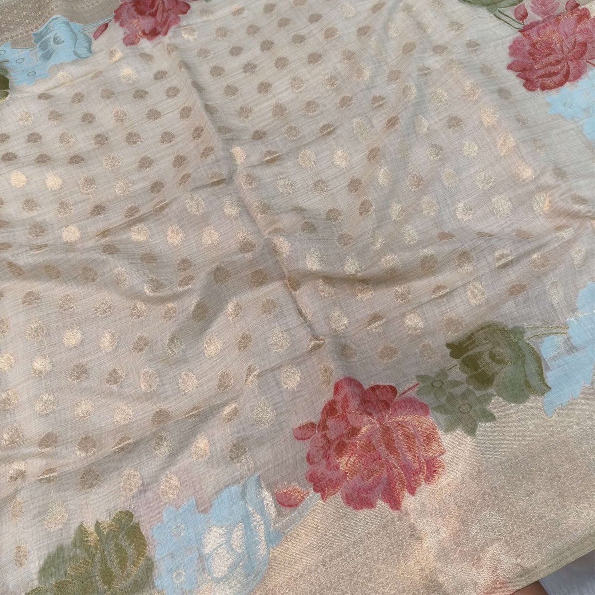 Beige premium jamdani woven silk cotton saree,with zari woven buttas all over,gold zari woven double side borders,jamdani weaving on pallu with tassles, running blouse with zari buttas and borders. NS254