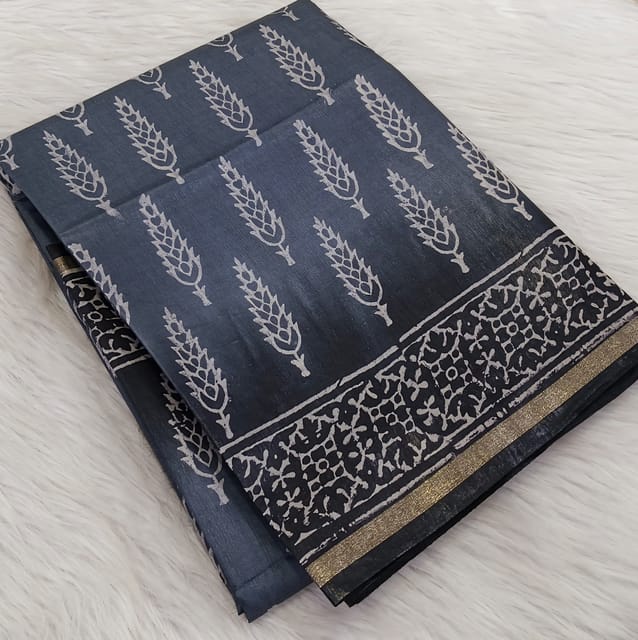 CODE WS1359 : Light grey with black art linen saree, printed all over, block printed pallu contrast running blouse with borders.